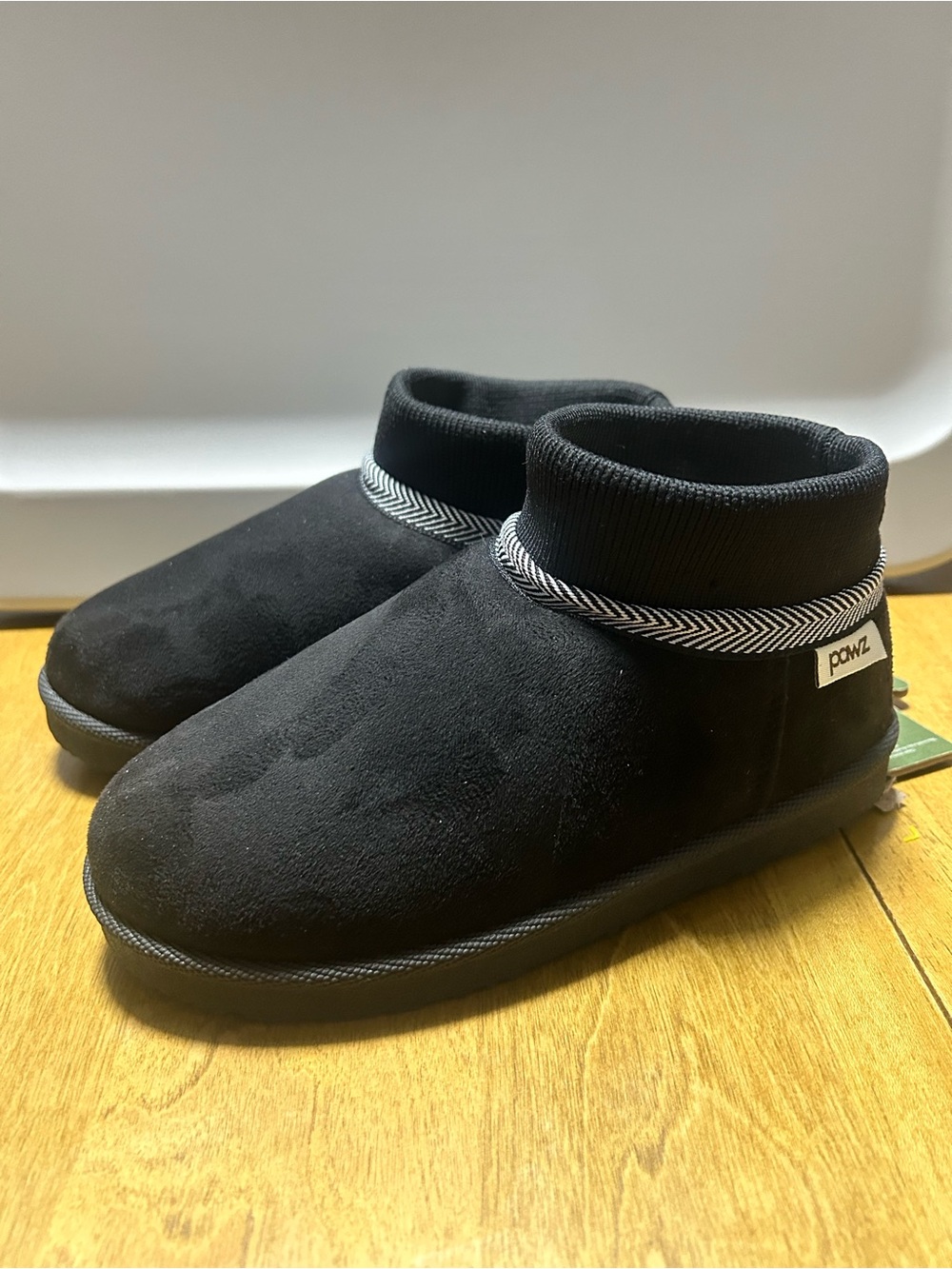 Paws  Black Suede-Look Cozy Slip-On Slippers /Shoes